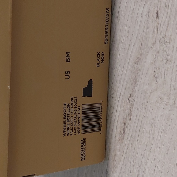 Michael Kors Winnie Bootie - Picture 3 of 4